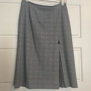Petite Sophisticates Plaid Stretch Skirt. Black/White. Fully Lined. Size 6.